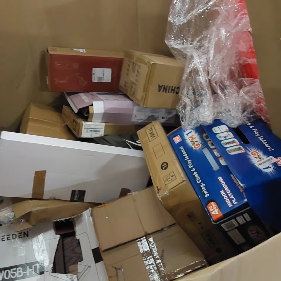 PALLET TO CONTAIN ASSORTED HOUSEHOLD ITEMS AND CONSUMER PRODUCTS. INCLUDES COOKER HOOD, MINI WASHING MACHINE, DRYWALL SANDER, COFFEE MACHINE, AIR FRYER, RICE COOKER ETC