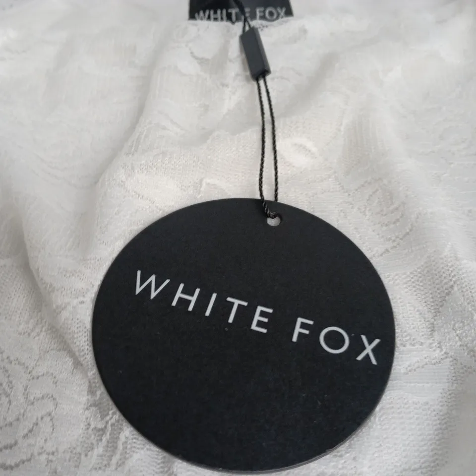 WHITE FOX BOUTIQUE WHITE LACE MINI SKIRT UK 6 (XS) – WHITE