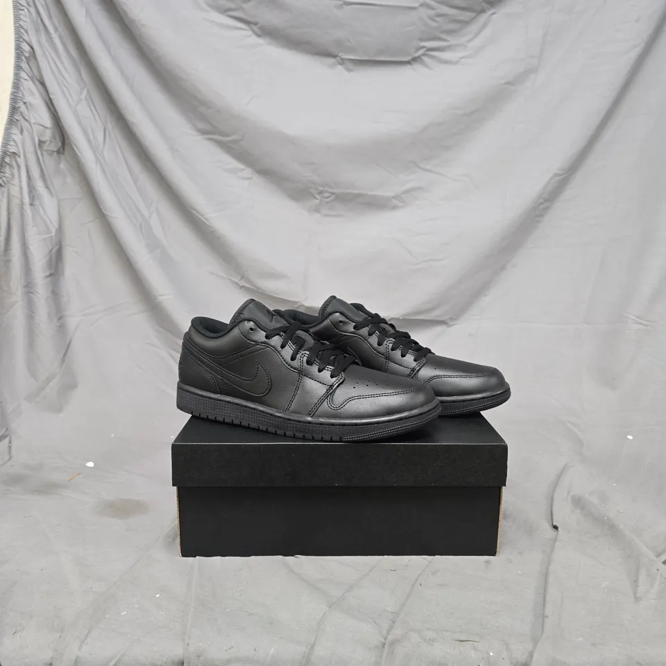 NIKE AIR FORCE 1 LOW BLACK SNEAKERS – MEN'S UK 8.5