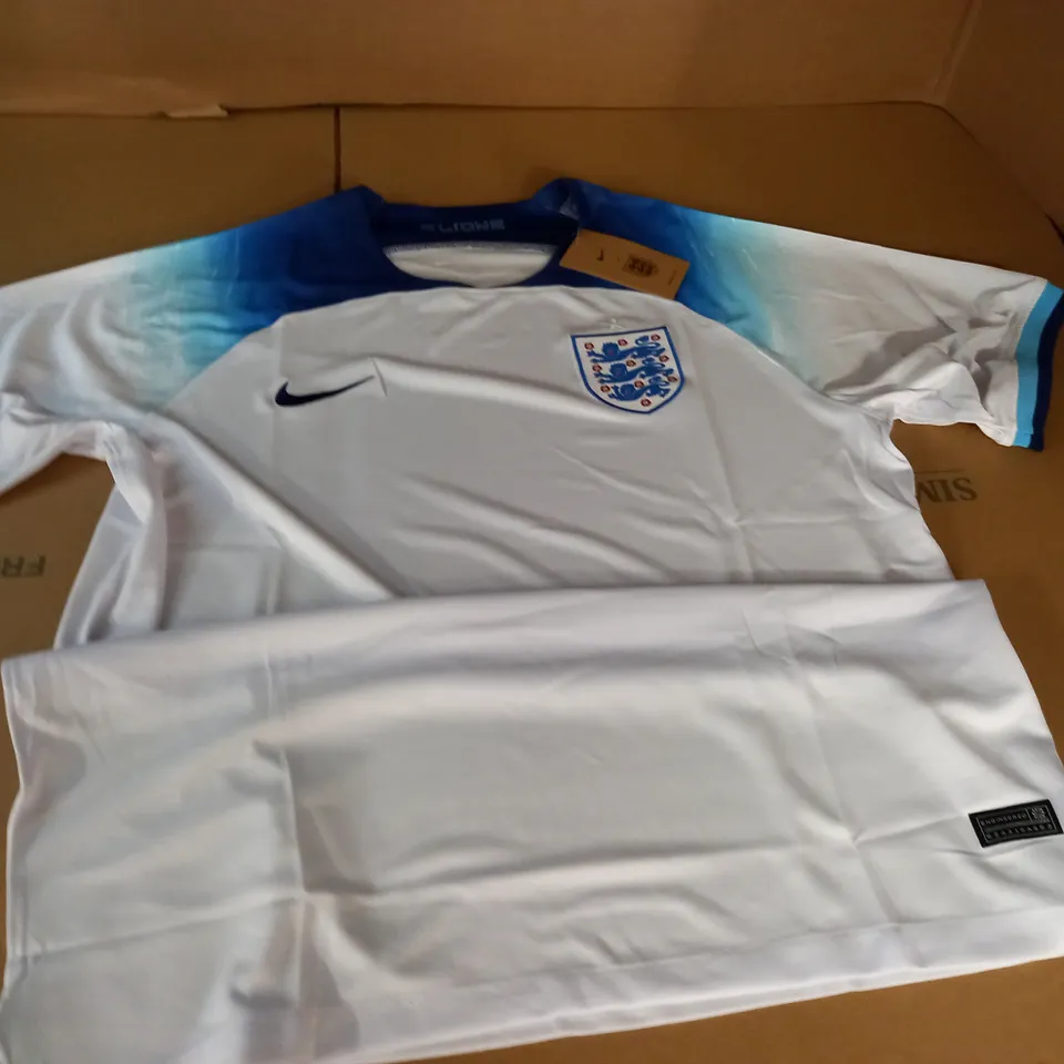 ENGLAND 3-LIONS FOOTBALL SHIRT - 2XL