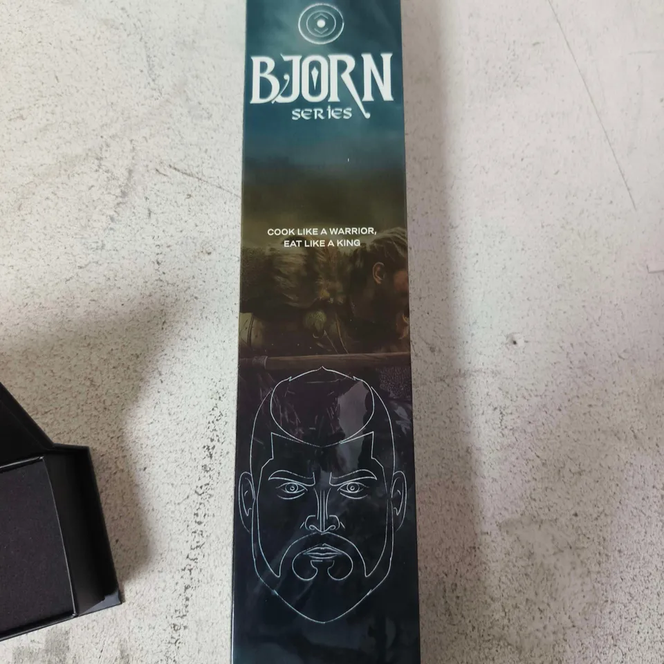 NORTHERN KNIFE BJORN SERIES KNIFE – ORNATE ETCHED BLADE, WOODEN HANDLE, IN PRESENTATION BOX