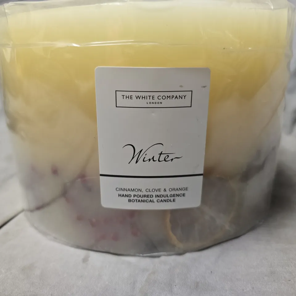 THE WHITE COMPANY WINTER CANDLE – CINNAMON, CLOVE & ORANGE, 12.7 CM HIGH X 20.3 CM DIAMETER