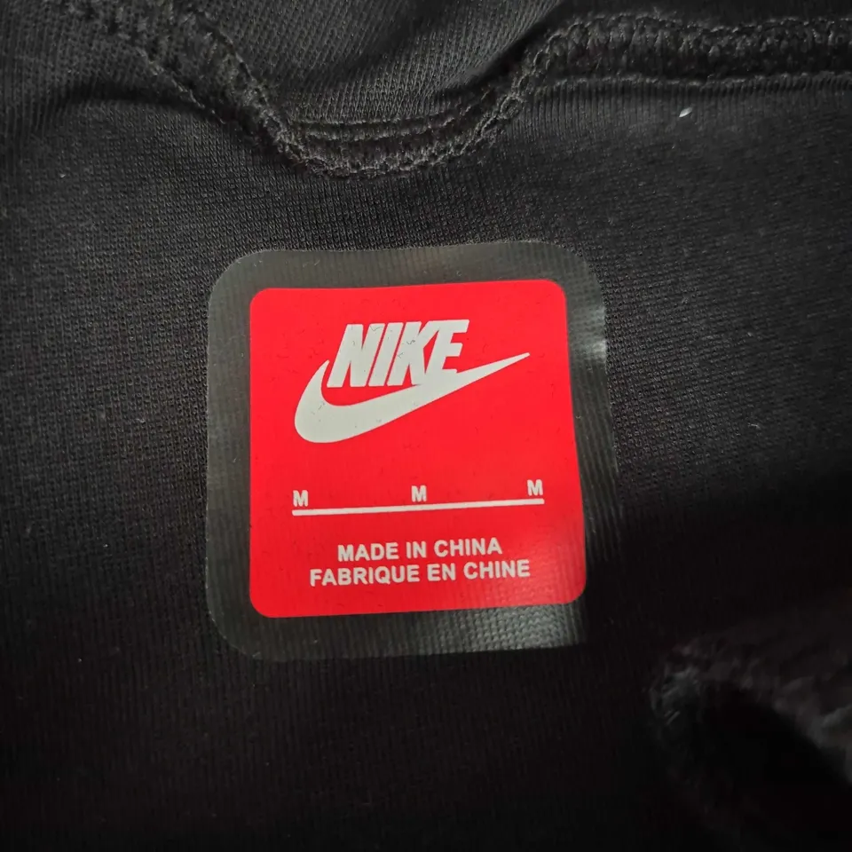 NIKE BLACK JOGGERS – SIZE M