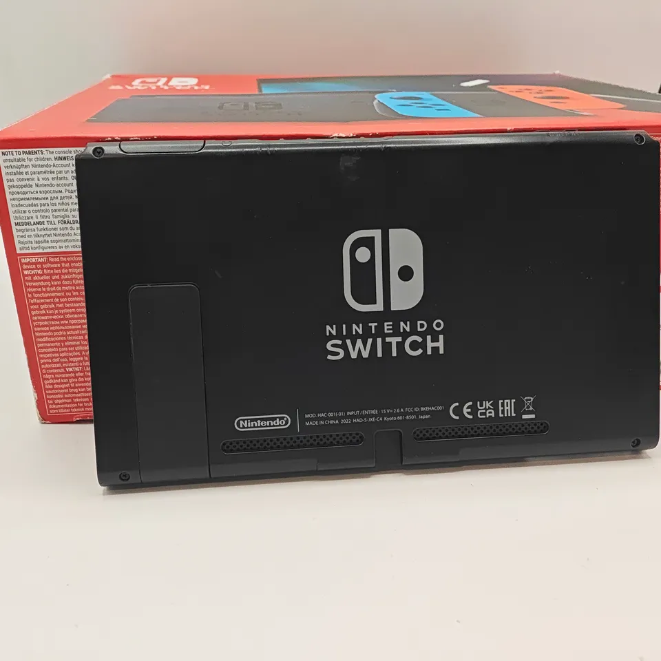 BOXED NINTENDO SWITCH CONSOLE WITH ACCESSORIES 