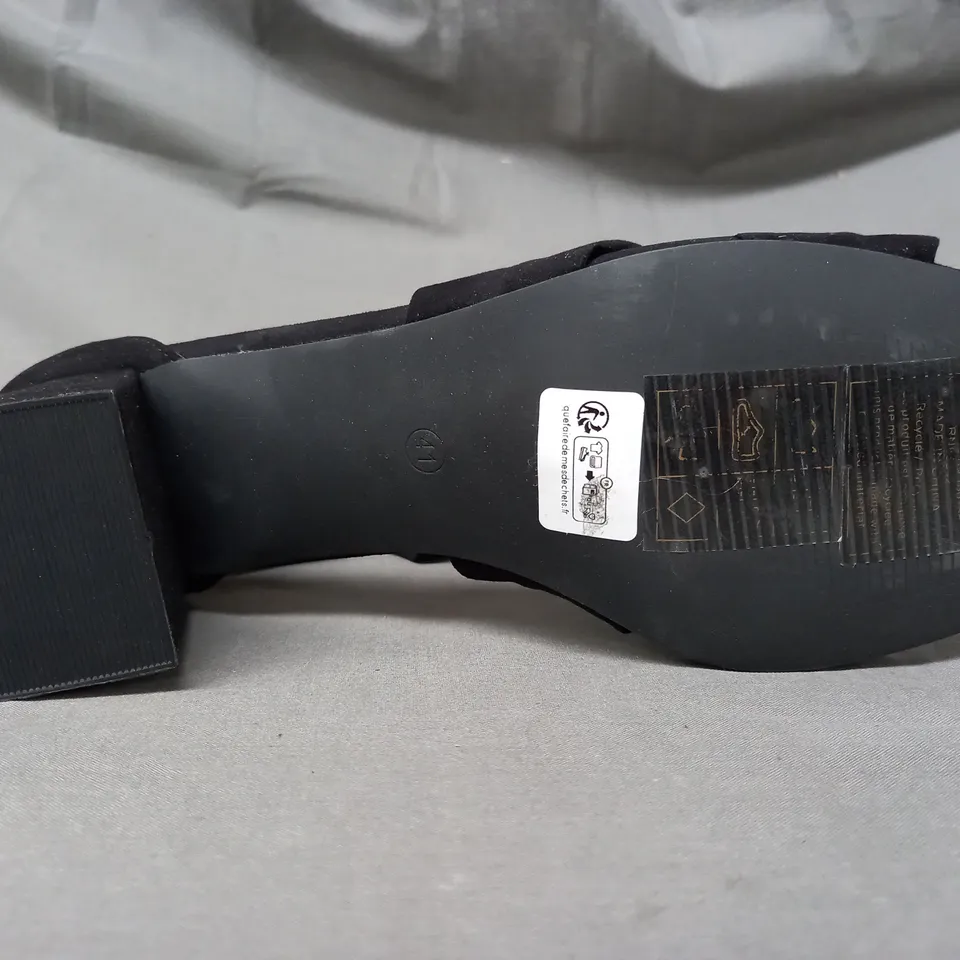 BOXED PAIR OF DESIGNER OPEN TO BLOCK HEEL SANDALS IN BLACK EU SIZE 41