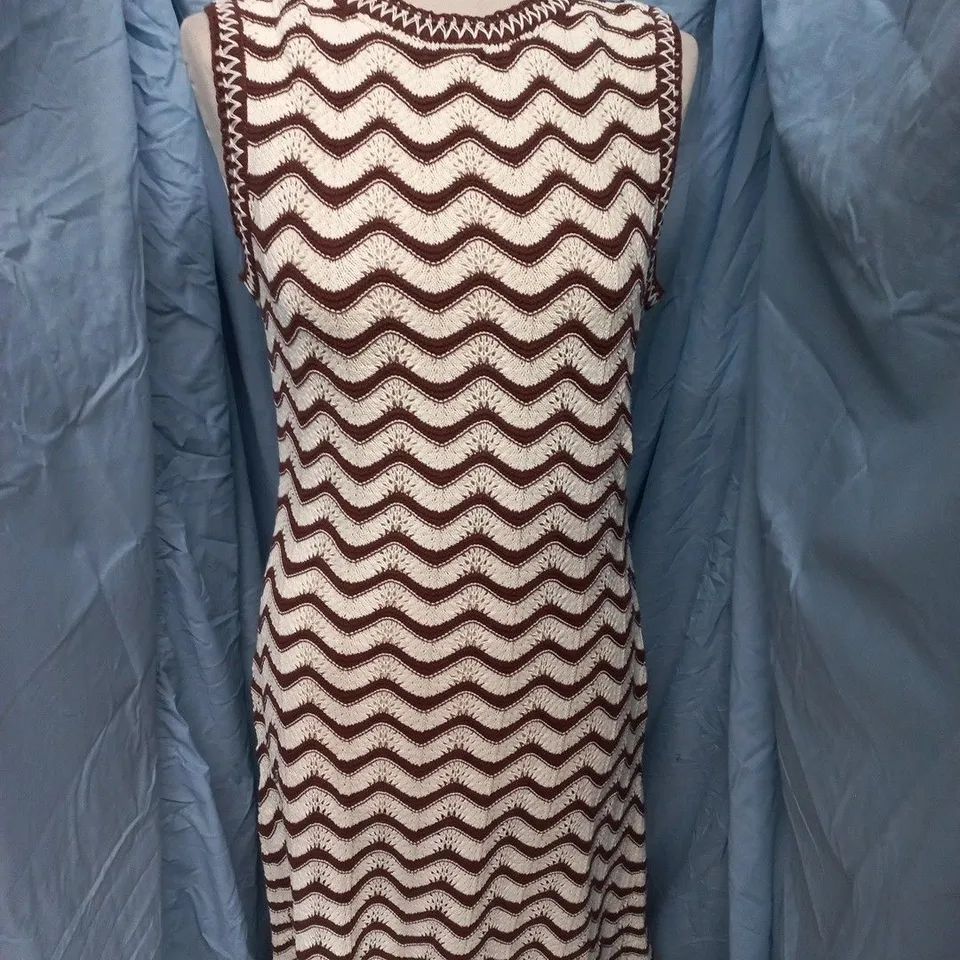 NOBODYS CHILD CROCHET KNIT MIDI DRESS – BROWN & WHITE WAVE PATTERN, UK SIZE M