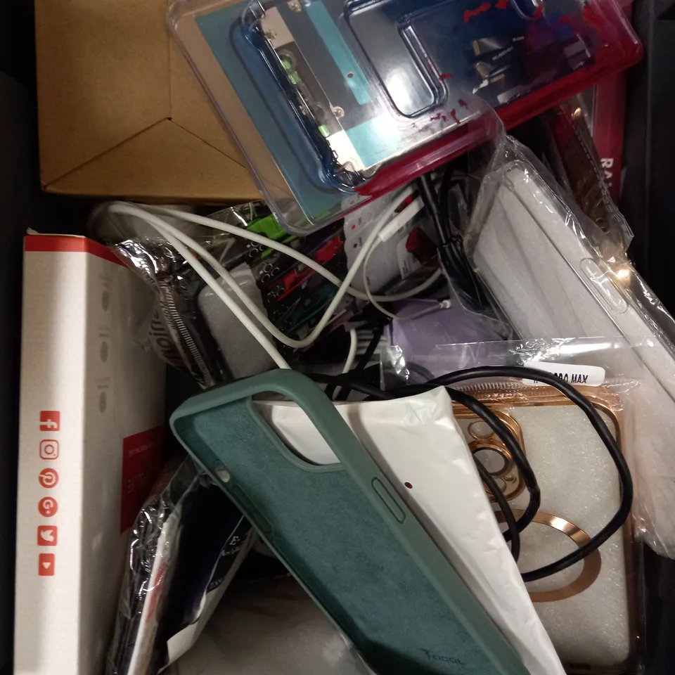 BOX OF APPROXIMATELY 25 ASSORTED MOBILE PHONE/TABLET ACCESSORIES TO INCLUDE PHONE CASES, STYLUS PENS, HEADPHONE SPLITTER ETC 