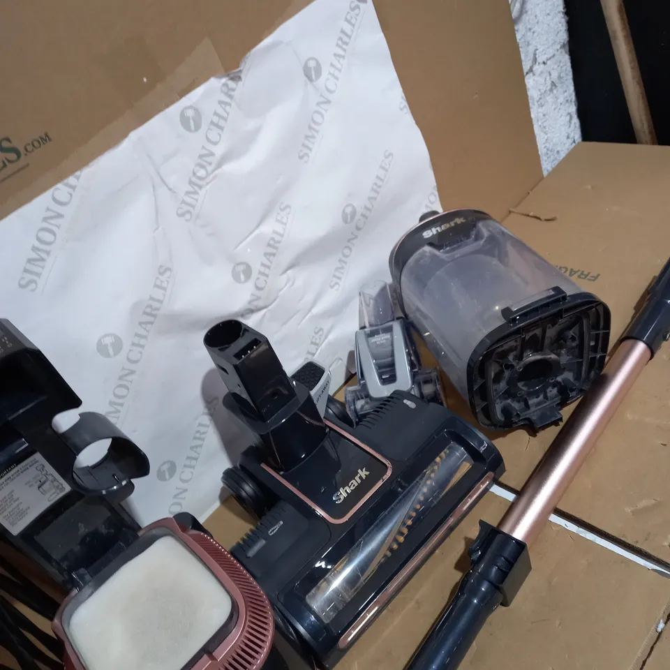 SHARK ANTI HAIR WRAP UPRIGHT PET-HAIR VACUUM