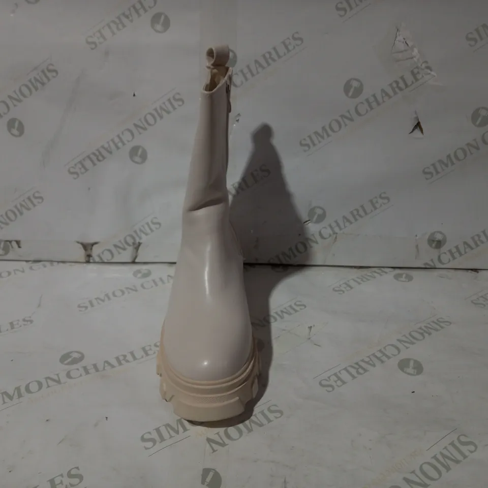 BOXED PAIR OF EGO FAUX LEATHER BOOTS IN BEIGE UK SIZE 7