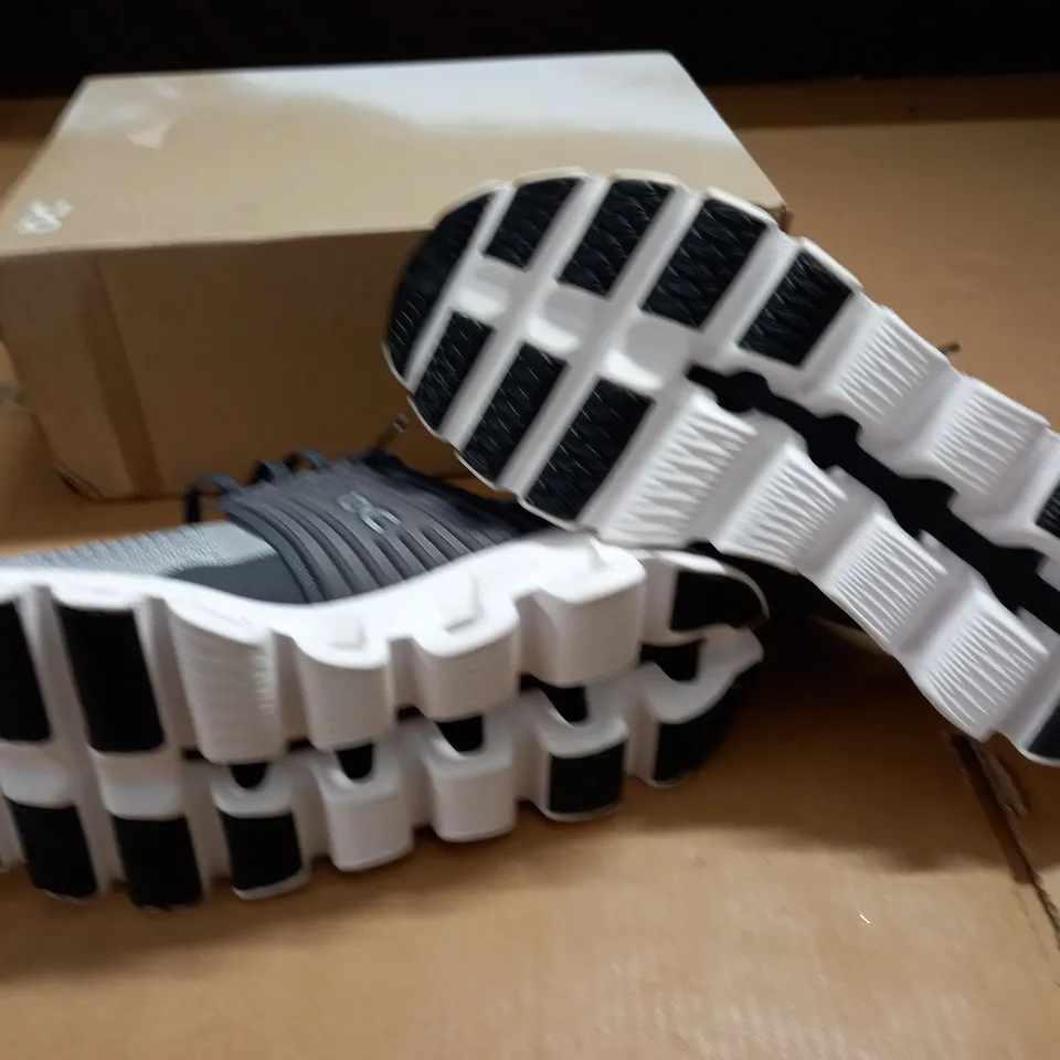 BOXED PAIR OF QN CLOUDSWIFT LIGHT GREY TRAINERS - 5