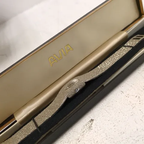 AVIA - TEXTURED SILVER-TONE WATCH IN PRESENTATION CASE