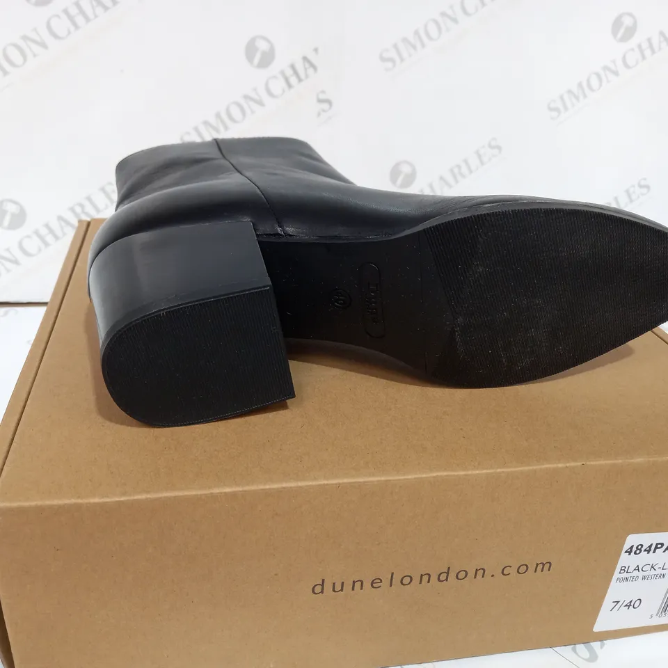 BOXED PAIR OF DUNE LONDON POINTED TOE LOW BLOCK HEEL ANKLE BOOTS IN BLACK SIZE 7