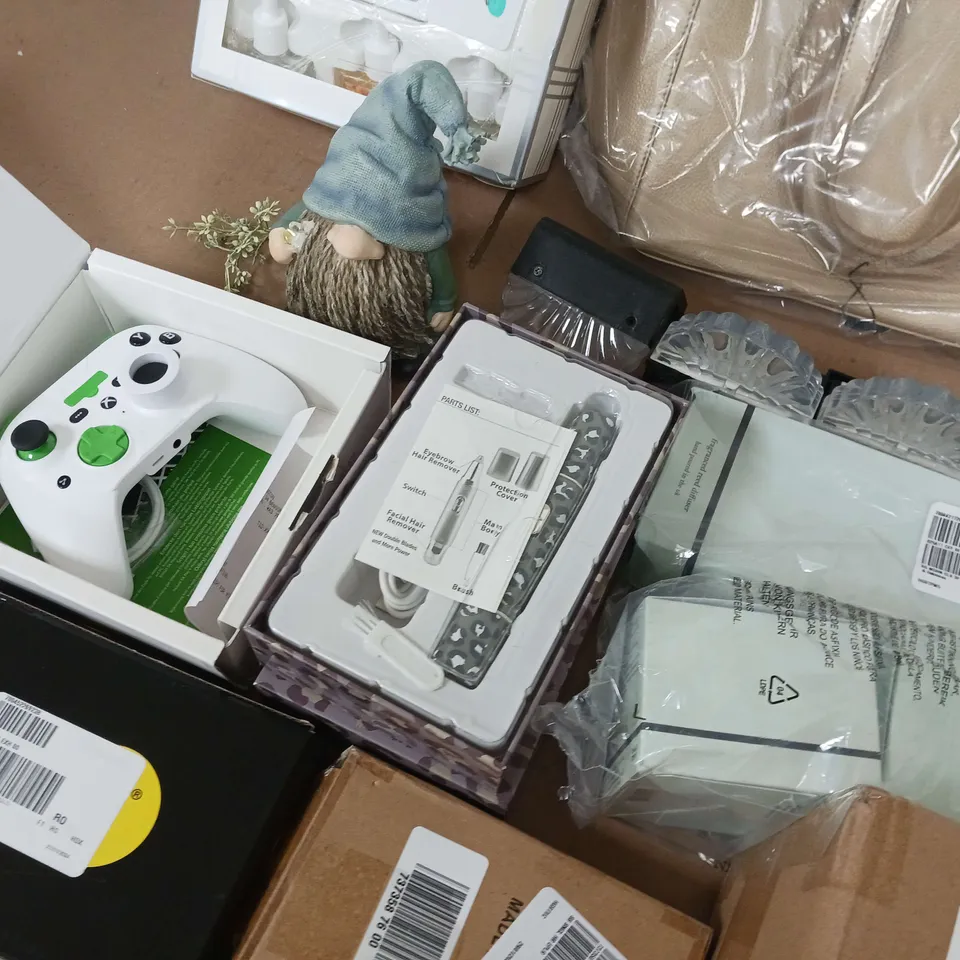 LOT OF 10 ASSORTED HOUSEHOLD ITEMS TO INCLUDE GAMING CONTROLLER, ASHWOOD LEATHER BAG AND FACIAL HAIR REMOVER