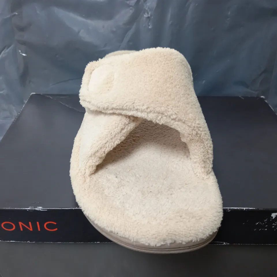 VIONIC INDULGE RELAX SLIPPERS IN TAN - UK 7