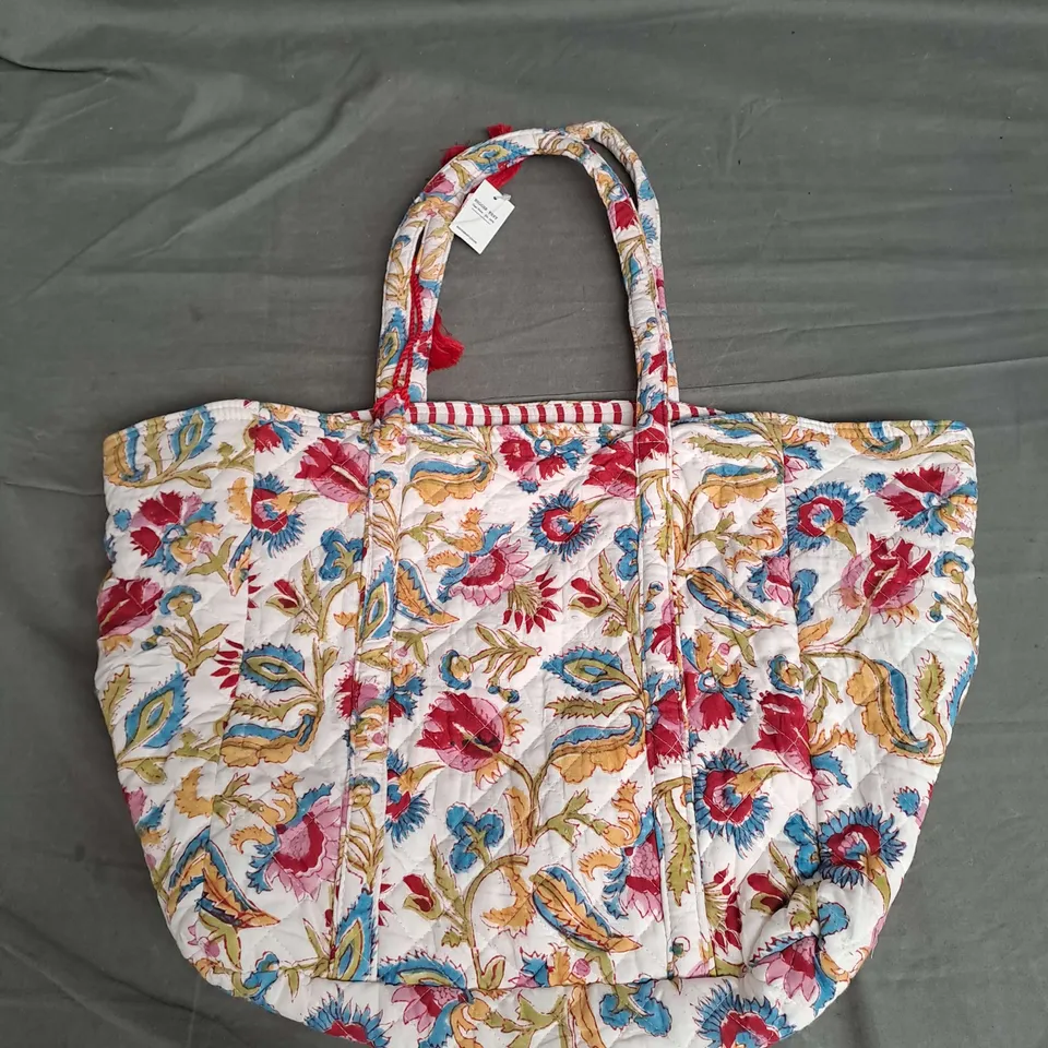 BIGGIE BEST COTTON QUILTED TOTE BAG IN MUTI FLORAL