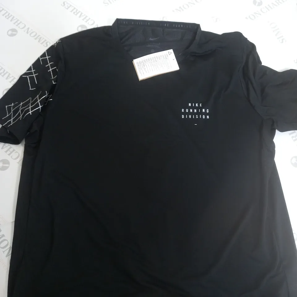 NIKE RUNNING DIVISION DRI FIT T-SHIRT - L