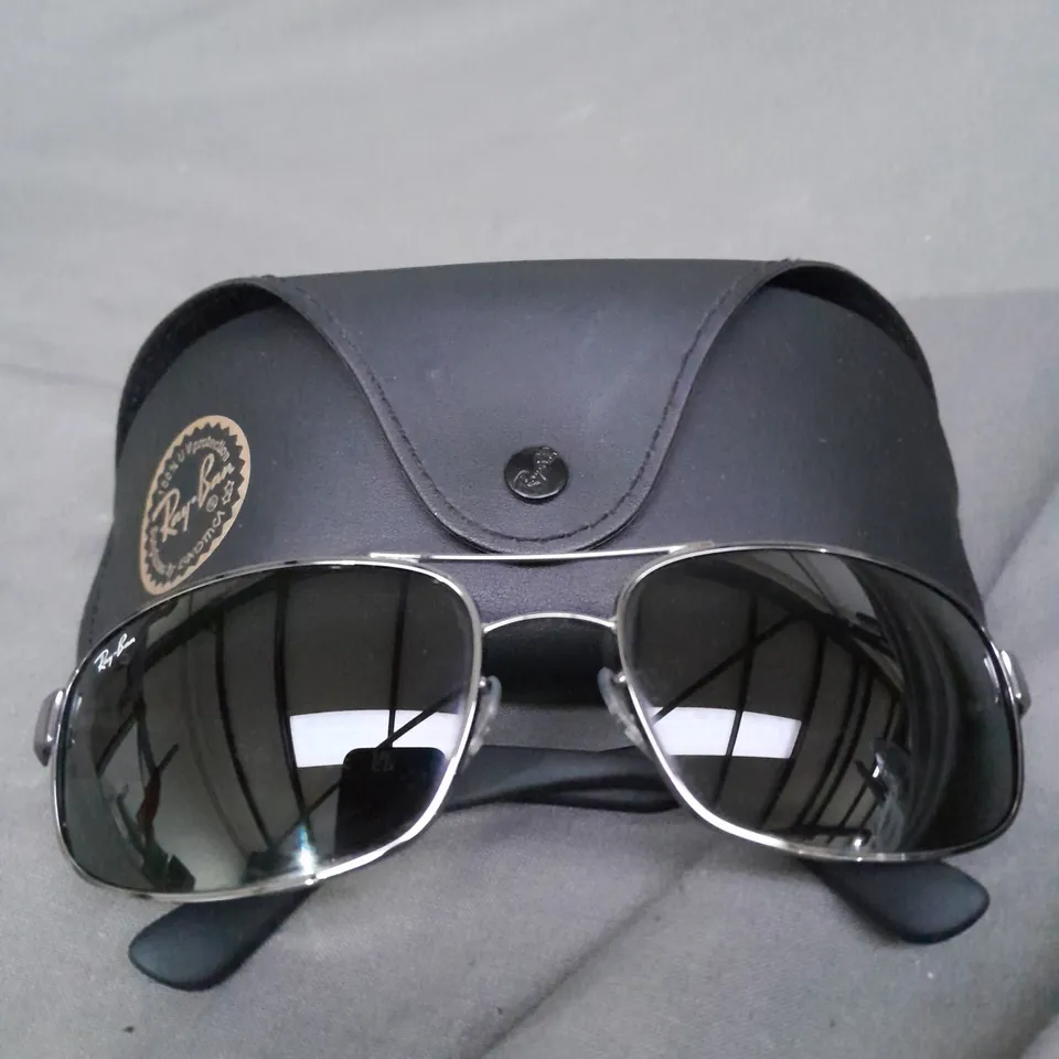 RAYBAN RB 3445 SHADES