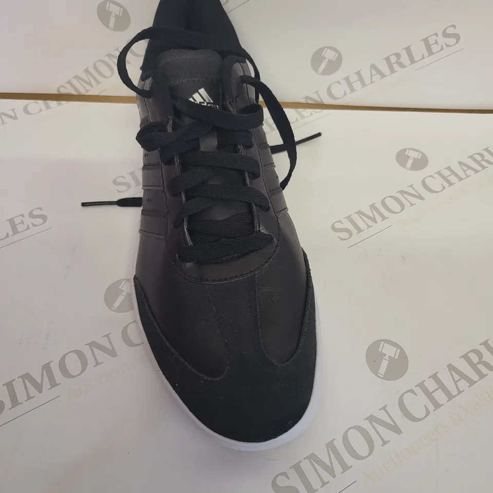 BLACK/WHITE TRAINERS IN THE STYLE OF ADIDAS ADICROSS - SIZE 9.5 UK