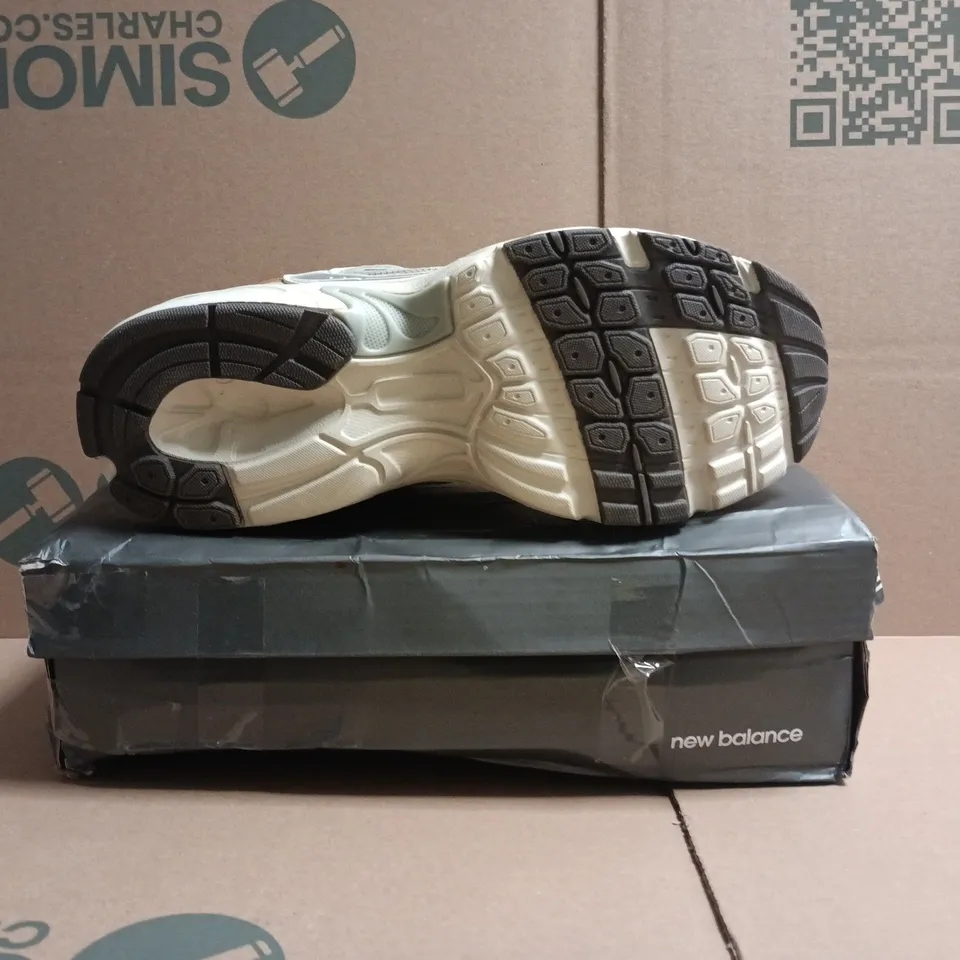 BOXED PAIR OF NEW BALANCE 530 TRAINERS IN TAUPE SIZE UK 7.5