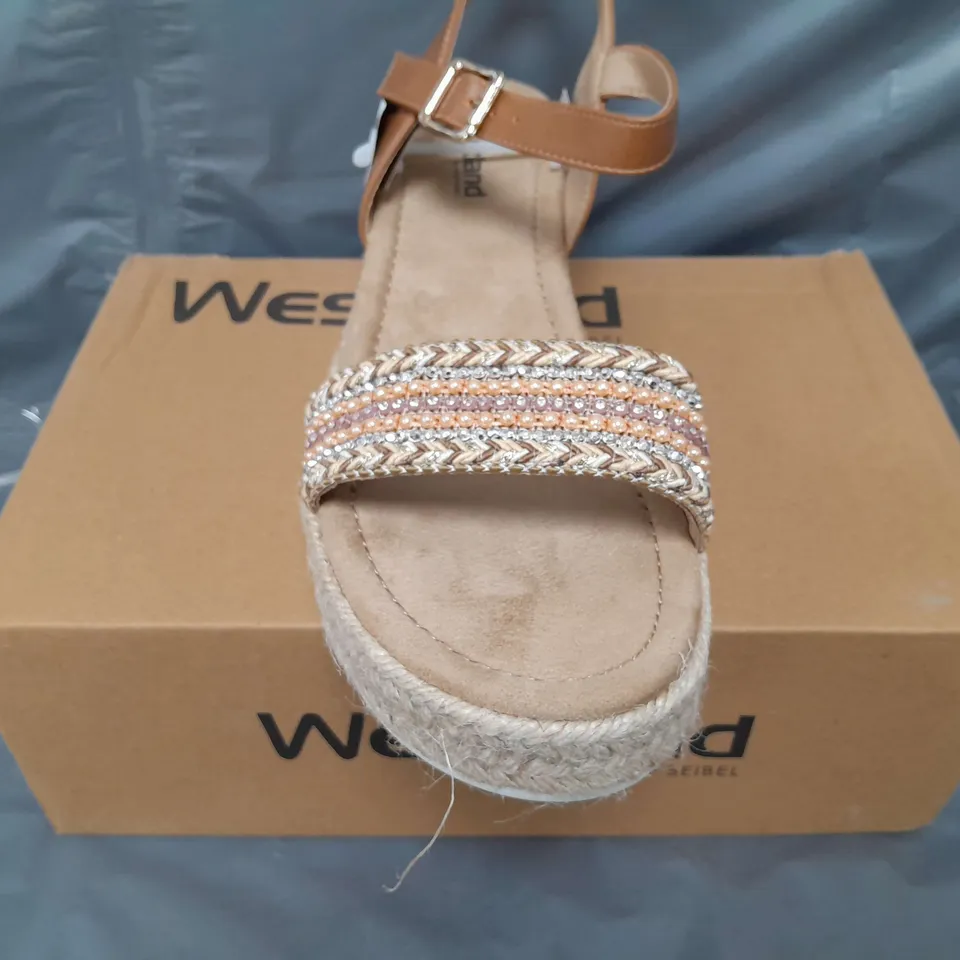 BOXED PAIR OF WESTLAND OPEN TOE LOW WEDGE SANDALS IN CAMEL EU SIZE 42