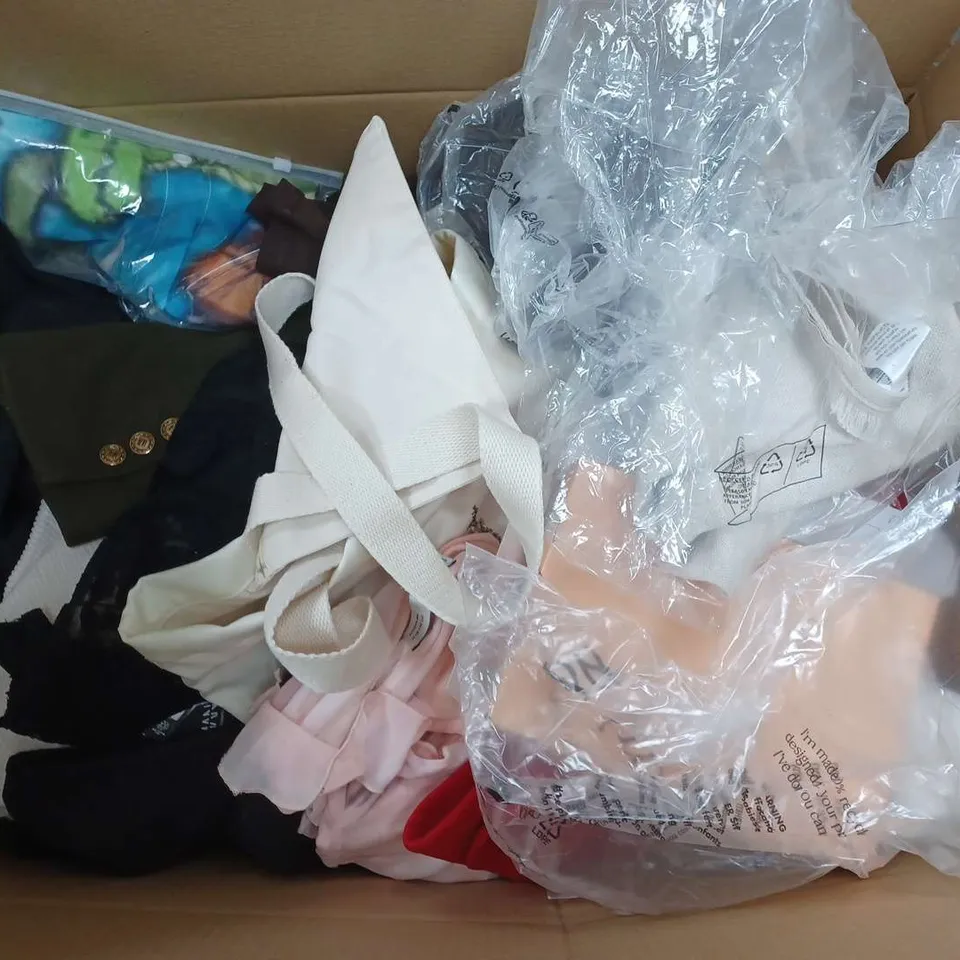 LARGE QAUNTIITY OF ASSORTED CLOTHING ITEMS TO INCLUDE DRESSES, JACKETS, TOPS, ETC