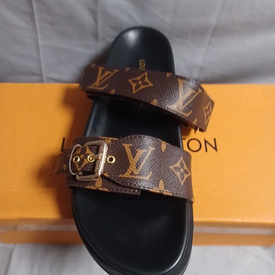 BOXED PAIR OF LOUIS VUITTON MONOGRAM SANDALS WITH BUCKLED STRAPS – SIZE 37