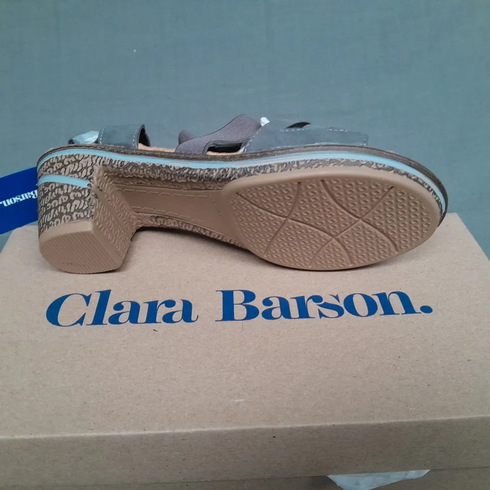 BOXED PAIR OF CLARA BARSON BLOCK HEEL SANDAL GREY SIZE 38 