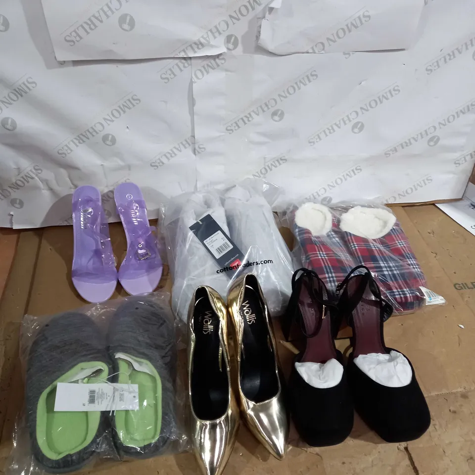 MEDIUM BOX OF ASSORTED SHOES IN VARIOUS SIZES TO INCUDE COTTON TRADERS, WALLIS AND ASOS