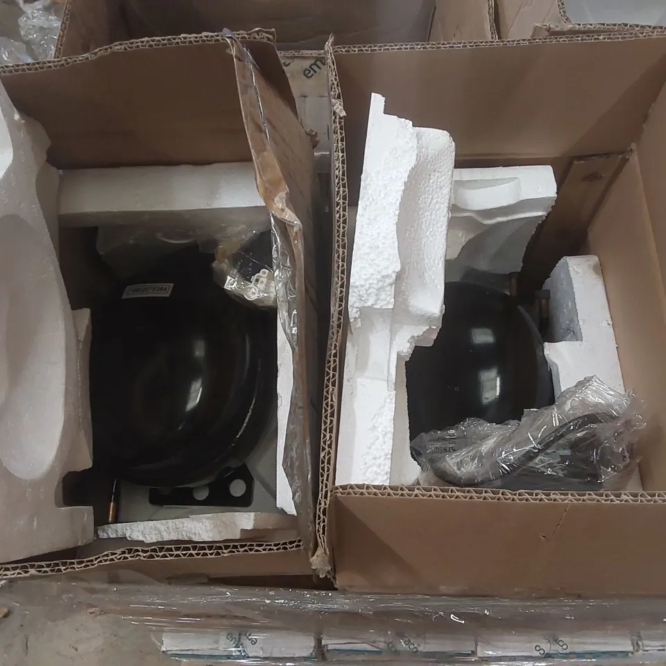 PALLET CONTAINING A VERY LARGE QUANTITY OF EMBRACO COMPRESSORS ECT