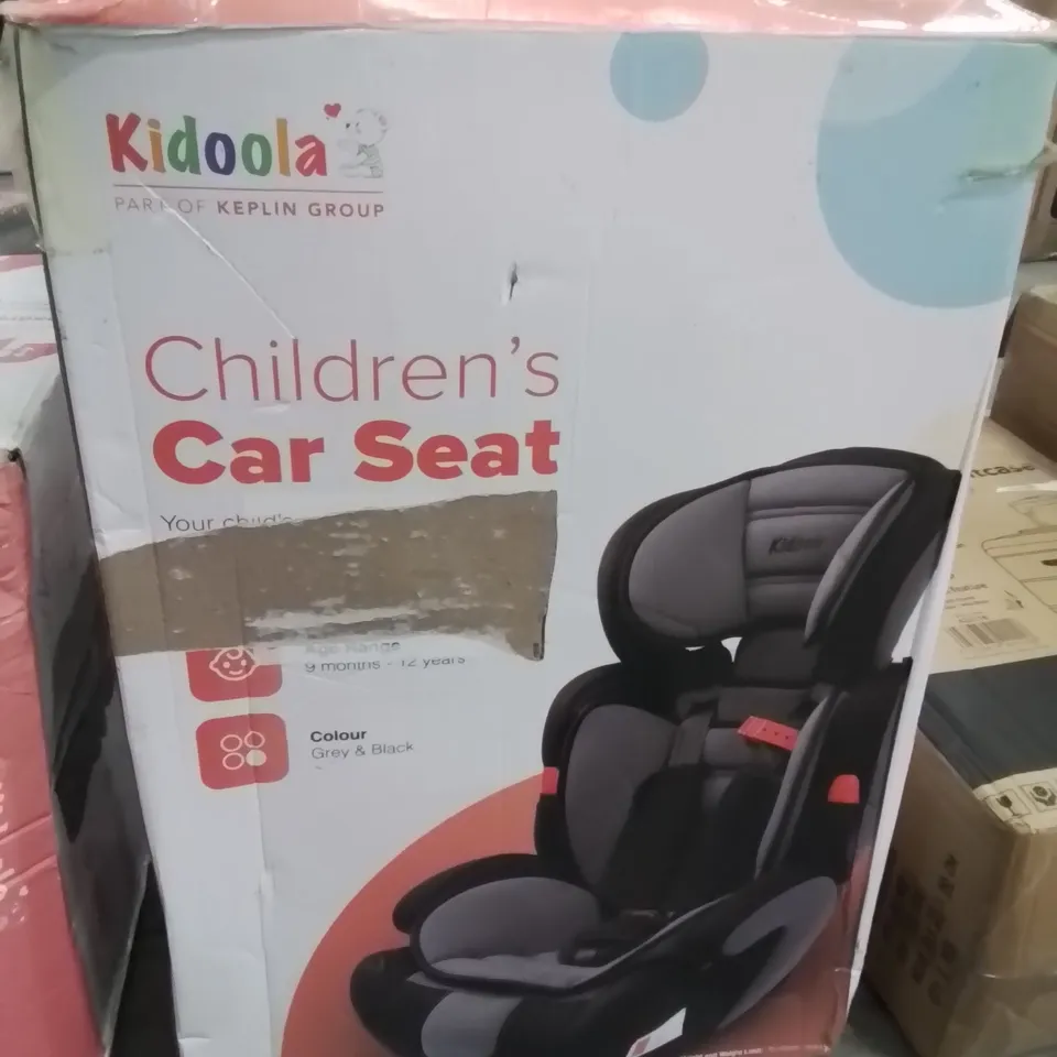 BOXED KIDOOLA CHILDREN'S CAR SEAT 