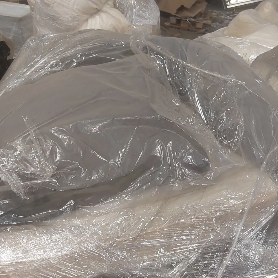 PALLET CONTAINING A VERY LARGE QUANTITY OF ASSORTED GARDEN CUSHIONS