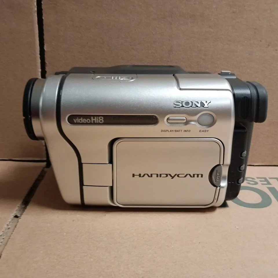 SONY HANDYCAM HI8 VIDEO CAMERA RECORDER – CCD-TRV238E PAL (CAMCORDER)