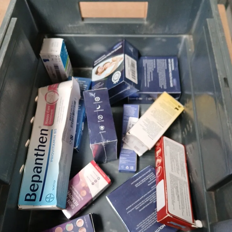 APPROXIMATELY 12 ASSORTED ITEMS INCLUDING BEPANTHEN NAPPY CARE OINTMENT AND ANTI SNORING MOUTH GUARD