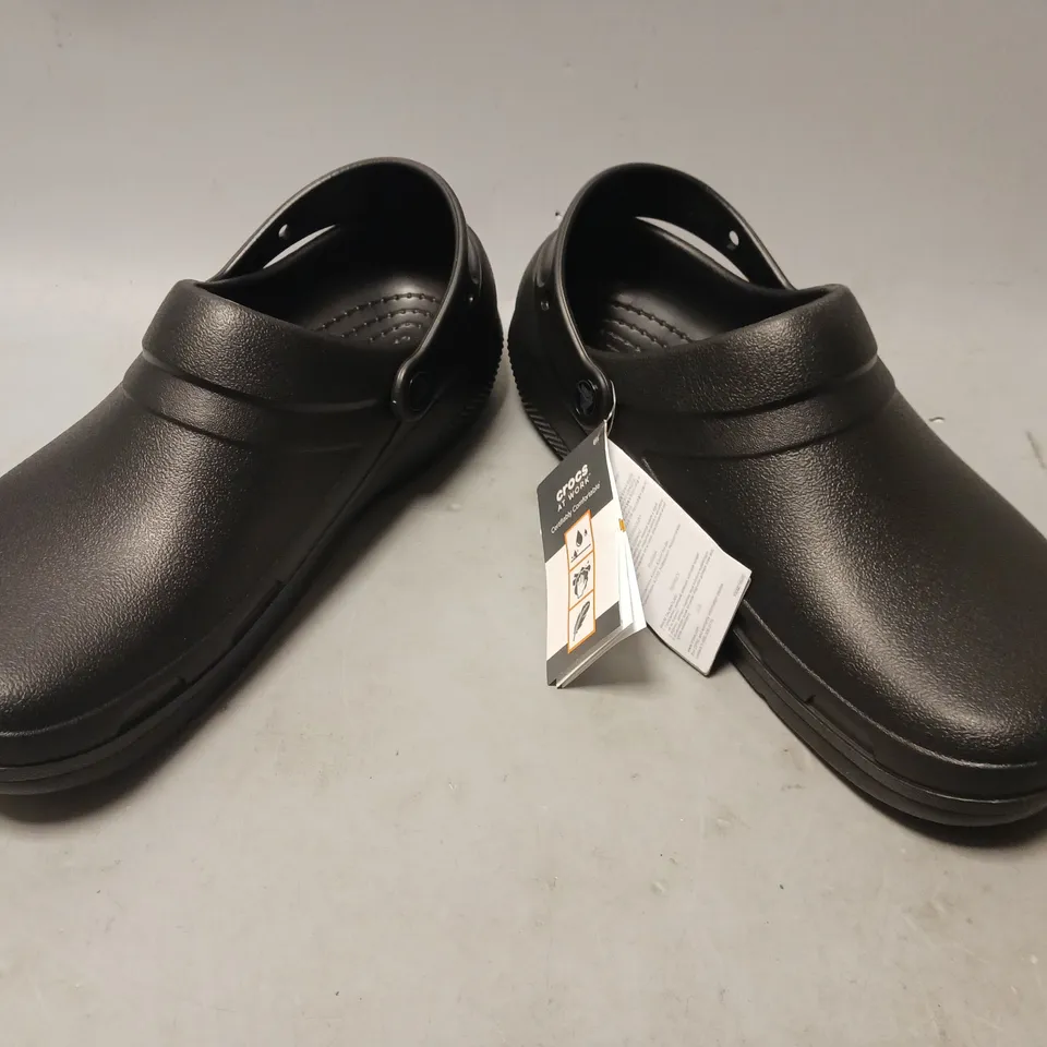 PAIR OF CROCS SPECIALIST II WORK CLOGS IN BLACK UK SIZE M9/W10