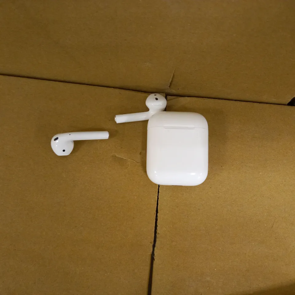 BOXED APPLE AIRPODS