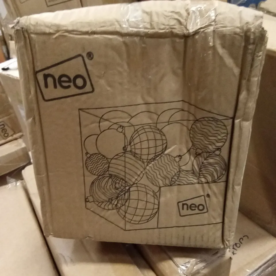 BOXED NEO BAUBLES SET