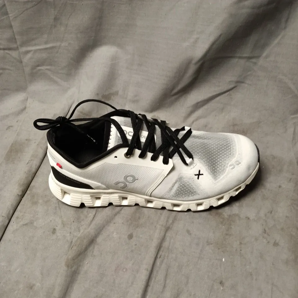ON RUNNING WHITE MESH TRAINERS – UNISEX SIZE 9