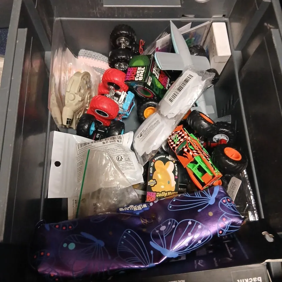LARGE QUANTITY OF ASSORTED TOYS AND ACCESSORIES TO INCLUDE; NEE DOH GOLDEN EGG HUNT, BITTY POP RIDES JACK SKELLINGTON WITH SNOWMOBILE, LADYBIRD MINI CROSS STITCH KIT AND THE DIARY OF A CEO CONVERSATIO