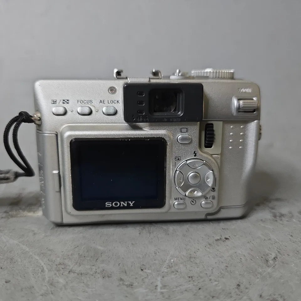 SONY MPEG GOVIE VX SMART ZOOM DSC-V1