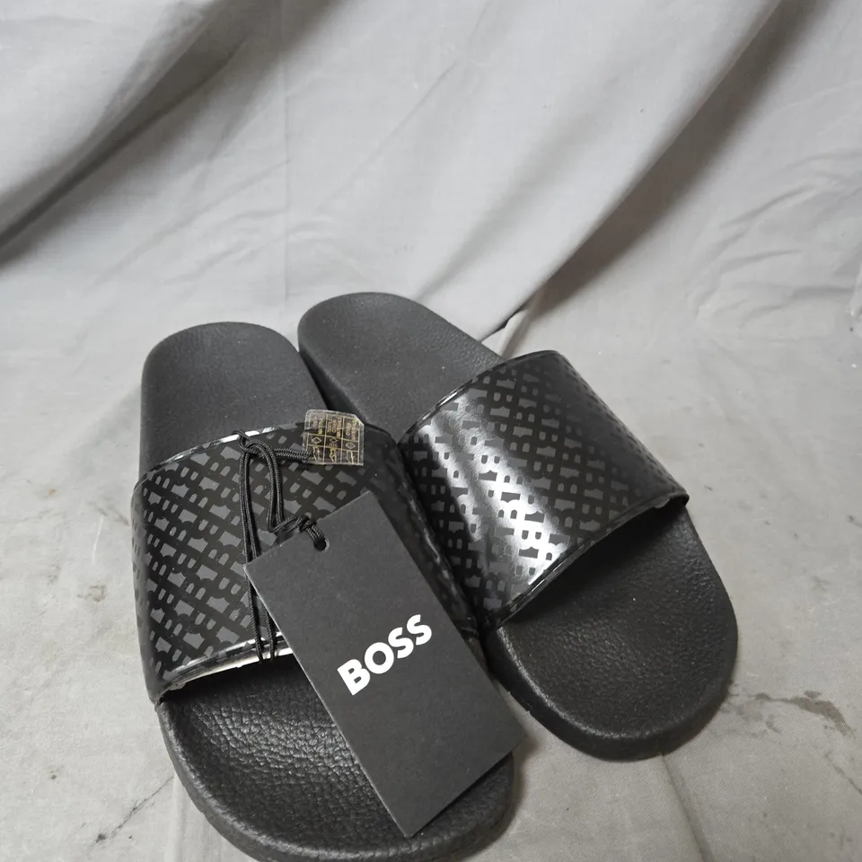 HUGO BOSS BLACK LOGO PATTERN SLIDER SANDALS – WITH BOX
