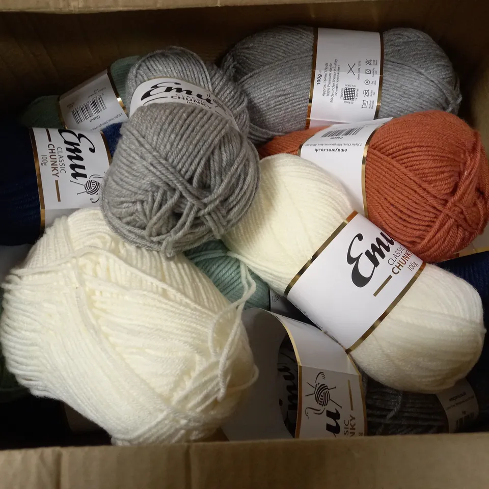 BOX OF APPROXIMATELY 15 BALLS OF KNITTING YARN TO INCLUDE BLUE, GREY, ORANGE ETC