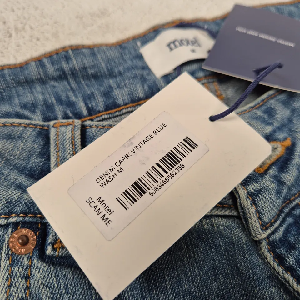 MOTEL DENIM CAPRI JEANS – VINTAGE BLUE WASH, WOMEN’S, SIZE M