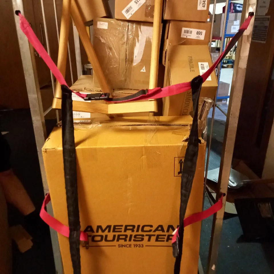 LOT OF APPROXIMATELY 10 ELECTRICALS TO INCLUDE LAMPS, LAMP SHADES, CEILING LIGHTS, ETC - COLLECTION ONLY