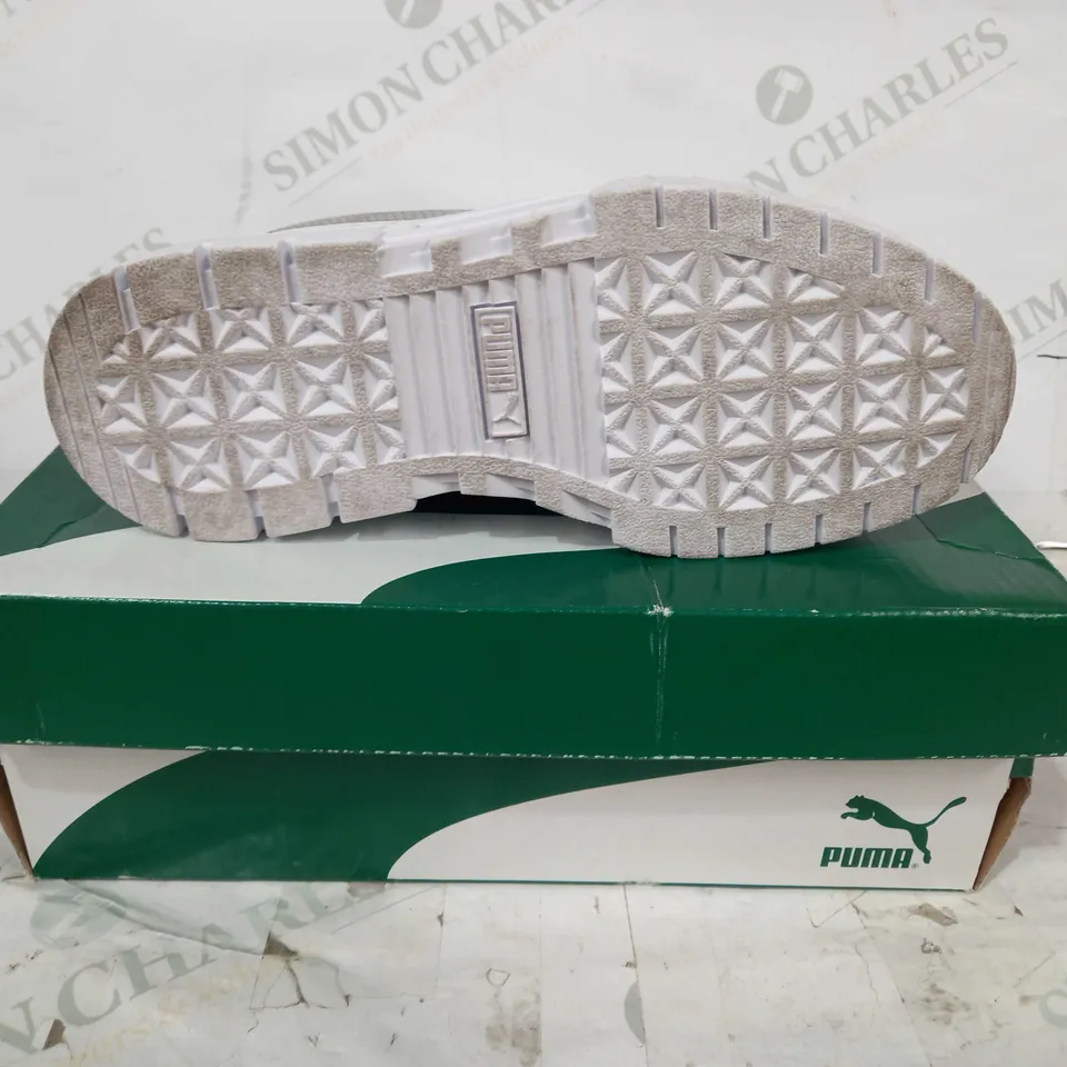 BOXED PAIR OF PUMA MAYZE TRAINERS IN WHITE/SILVER/IRIDESCENT UK SIZE 3.5