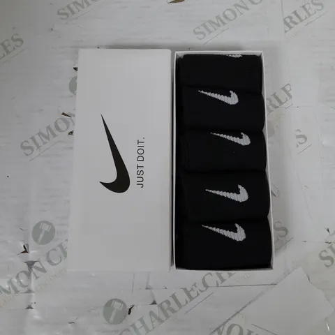 BOXED SET OF 5 NIKE SOCKS IN BLACK - SIZE UNSPECIFIED 