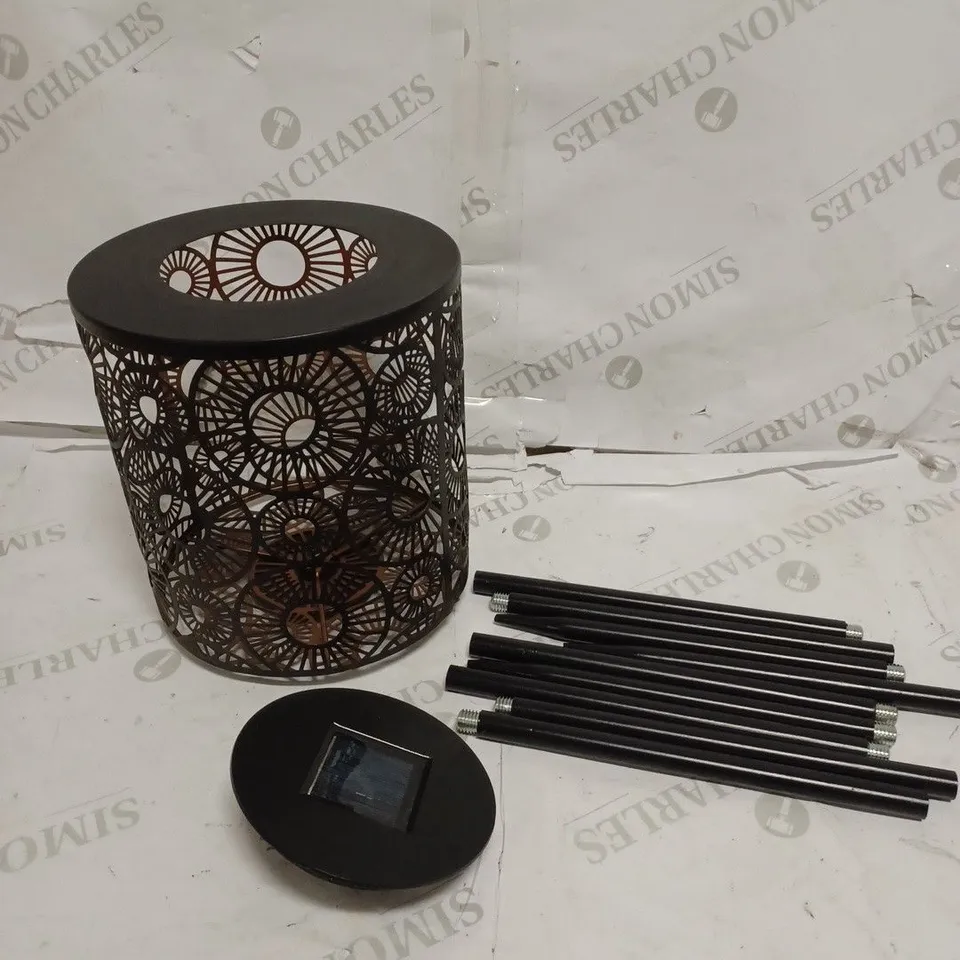 LUXFORM SOLAR GARDEN TRIPOD LIGHT SWIRL 