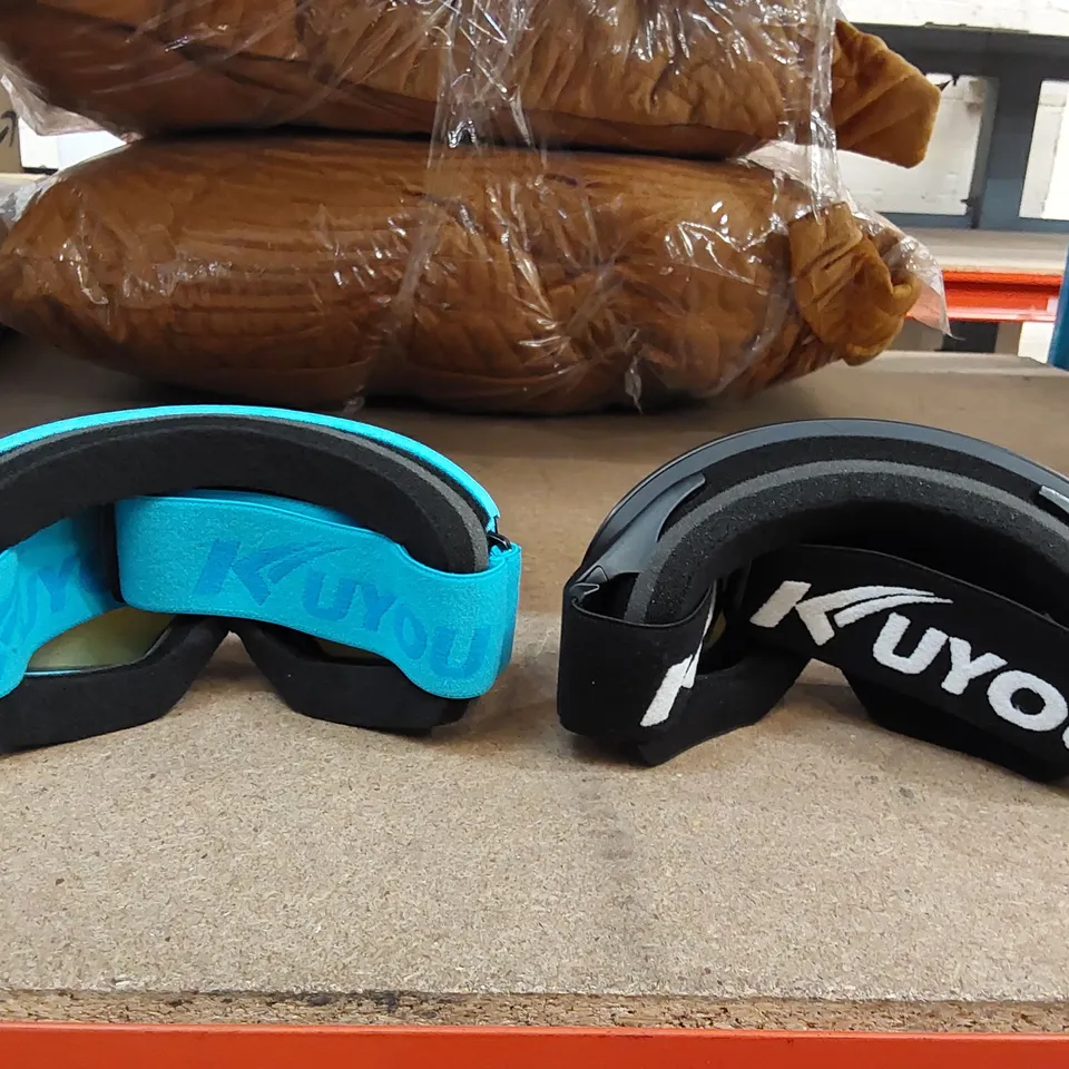 BOX OF 17X BRAND NEW KUYO SKI/SNOWBOARDING GOGGLES - ASSORTED SIZES AND COLOURS (1 BOX)