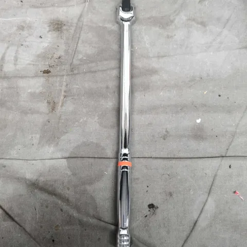 CHROME-PLATED SOCKET WRENCH EXTENSION BAR WITH SQUARE DRIVE