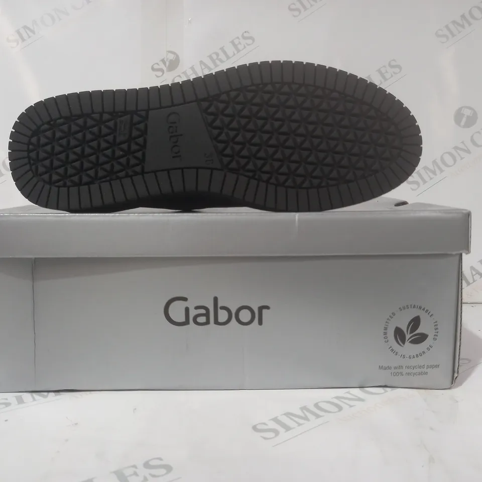 BOXED PAIR OF GABOR WONDERLAND SUEDE SHOES IN BLACK EU SIZE 38