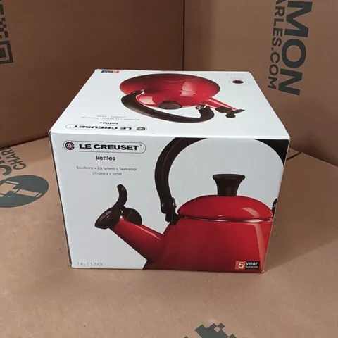 BOXED LE CRUESET KETTLE, 1.6L - RED 